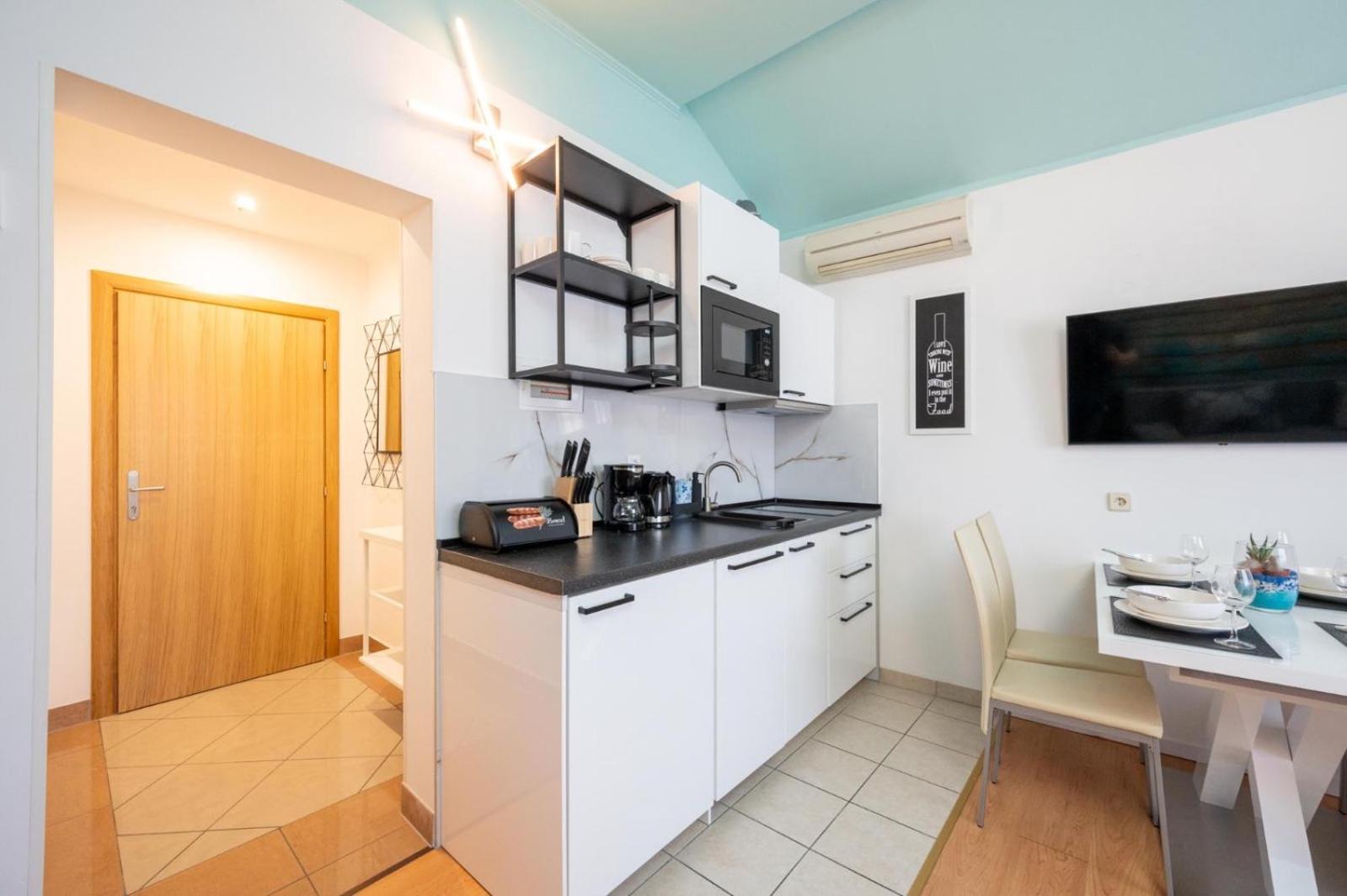 Villa Jidro โตรกีร์ ภายนอก รูปภาพ