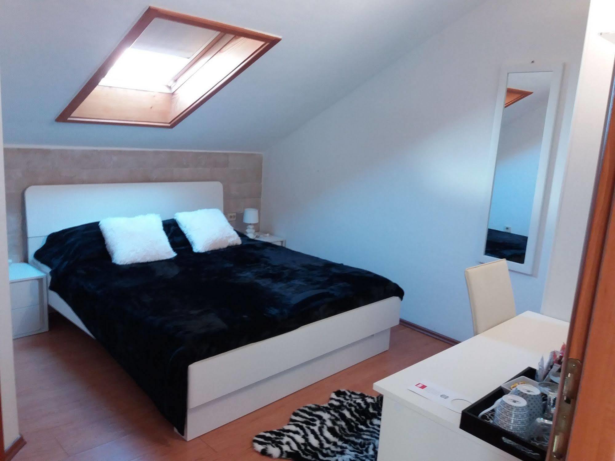 Villa Jidro โตรกีร์ ภายนอก รูปภาพ