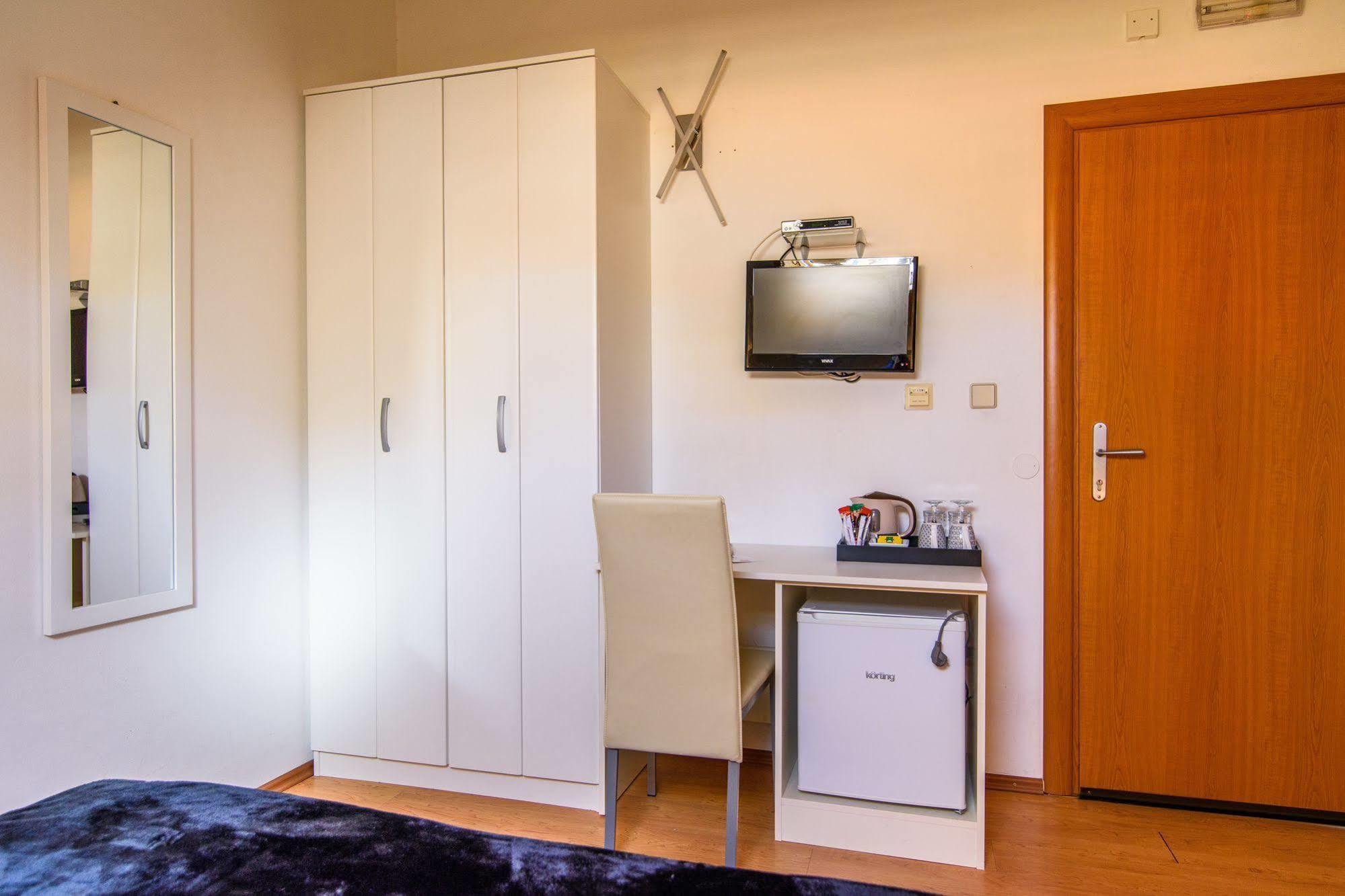 Villa Jidro โตรกีร์ ภายนอก รูปภาพ